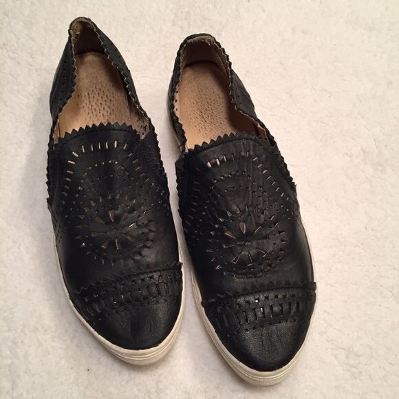 SEYCHELLES - SO NICE - LASER CUT SLIP-ON SNEAKERS - Picture 3 of 6